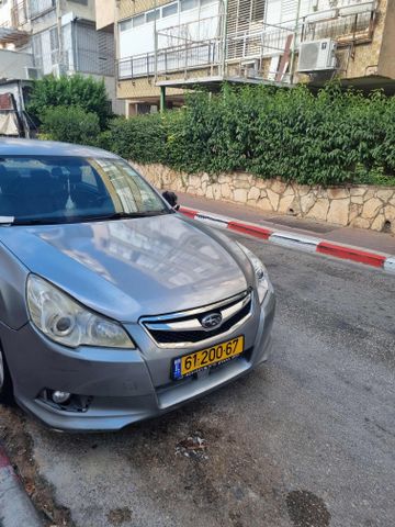 סובארו B4/לגאסי