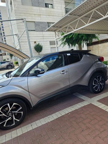 מודעת רכב טויוטה C-HR