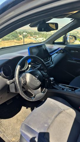 מודעת רכב טויוטה C-HR