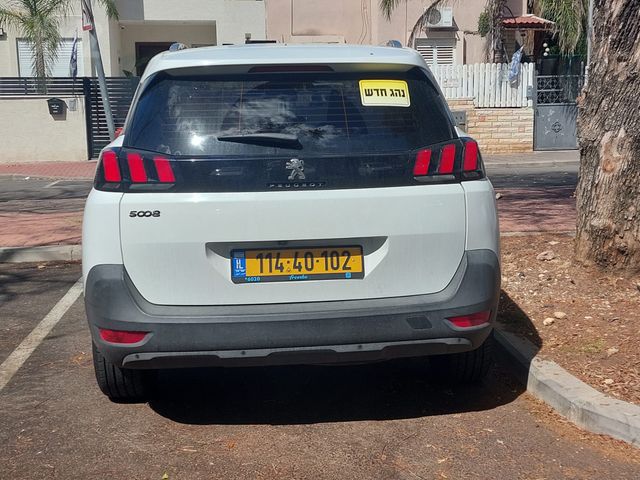 פיג'ו 5008