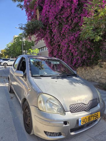 טויוטה יאריס