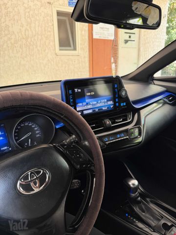 מודעת רכב טויוטה C-HR