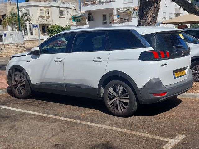 פיג'ו 5008