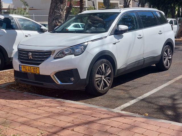 פיג'ו 5008
