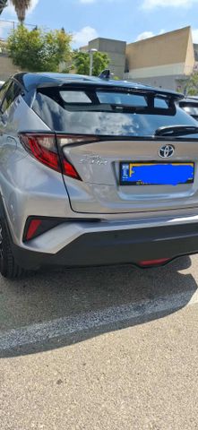 מודעת רכב טויוטה C-HR