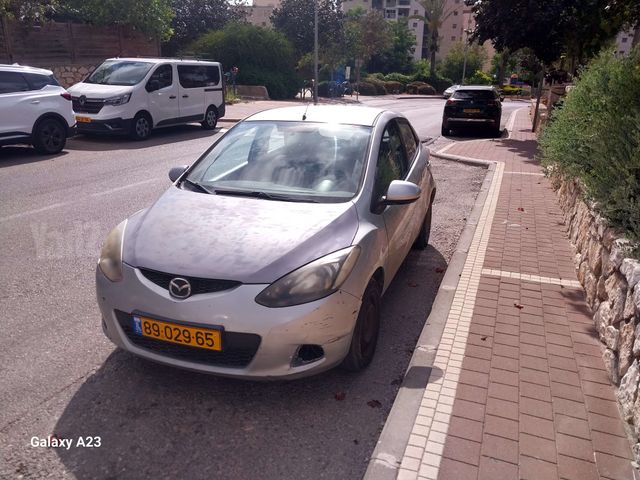 מודעת רכב מאזדה 2
