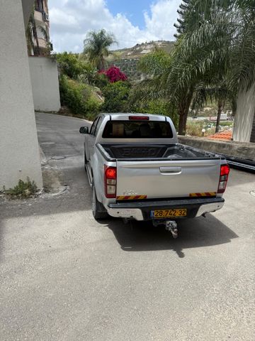 איסוזו די-מקס