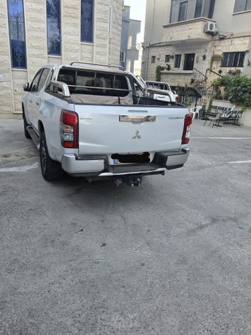 מיצובישי טרייטון / L200