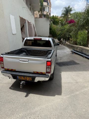 איסוזו די-מקס