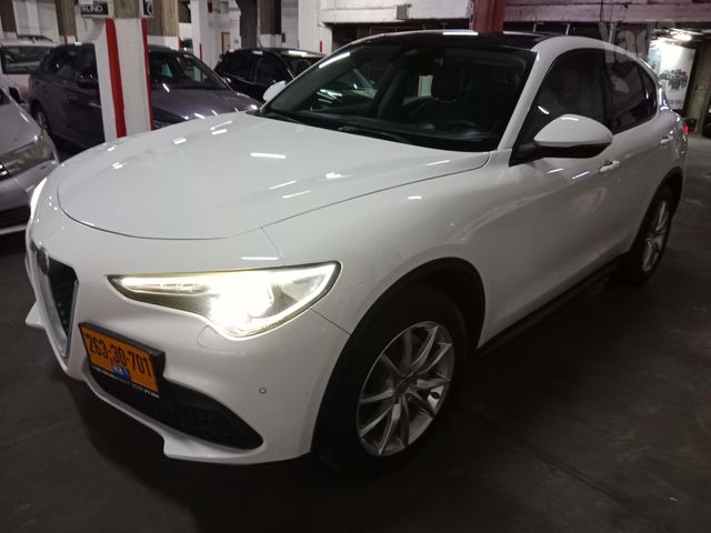 אלפא רומיאו סטלביו
