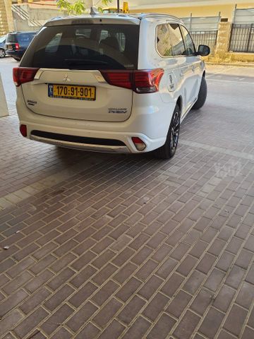 מיצובישי אאוטלנדר