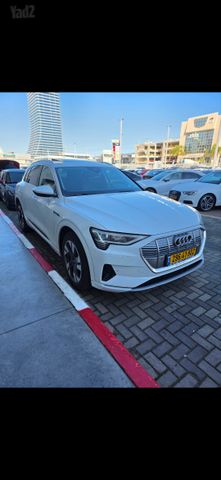 מודעת רכב אאודי E-tron
