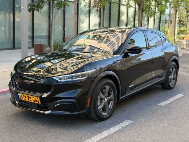 מודעת רכב פורד מוסטנג Mach-E