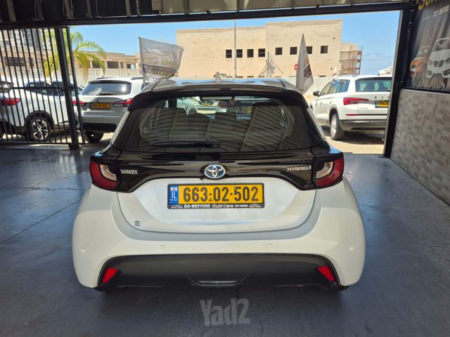 טויוטה יאריס