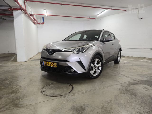 מודעת רכב טויוטה C-HR