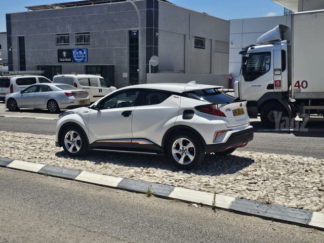 מודעת רכב טויוטה C-HR 2