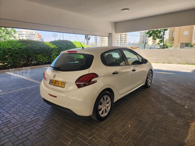 פיג'ו 208