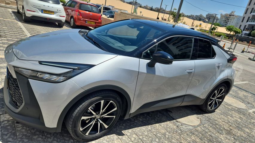 מודעת רכב טויוטה C-HR