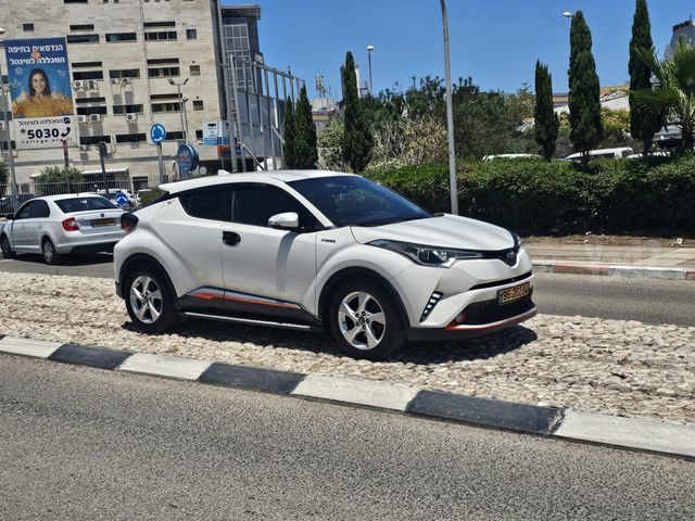 מודעת רכב טויוטה C-HR 1