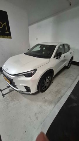 לקסוס LBX