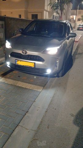 טויוטה יאריס קרוס