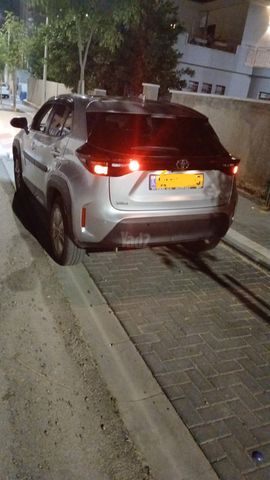 טויוטה יאריס קרוס