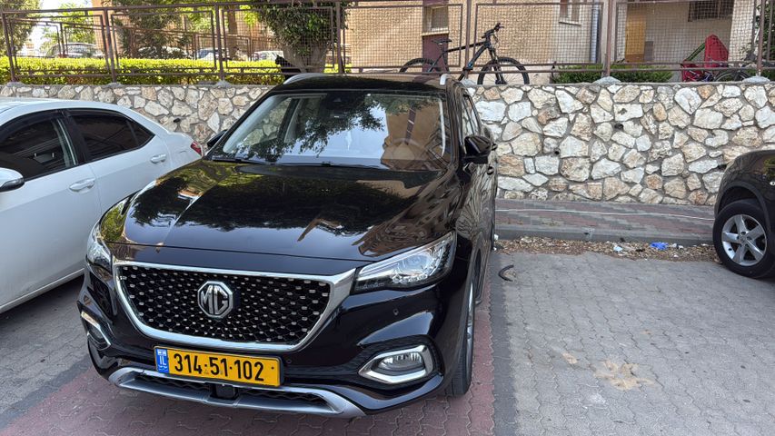 מודעת רכב אם ג'י EHS PHEV