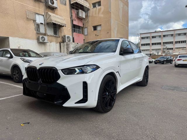 ב מ וו X6