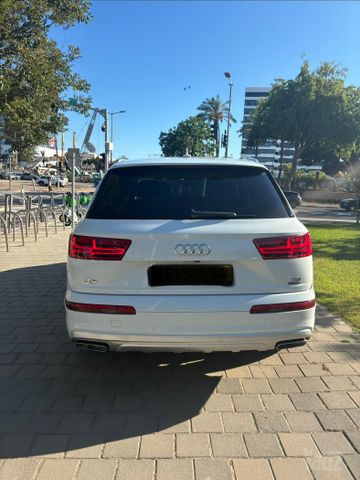 מודעת רכב אאודי Q7 1