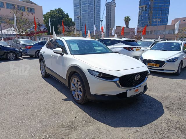 מודעת רכב מאזדה CX-30