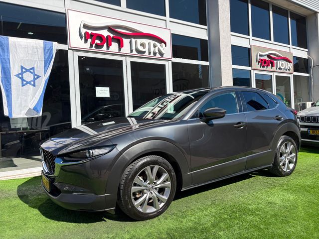 מודעת רכב מאזדה CX-30