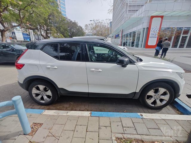 וולוו XC40