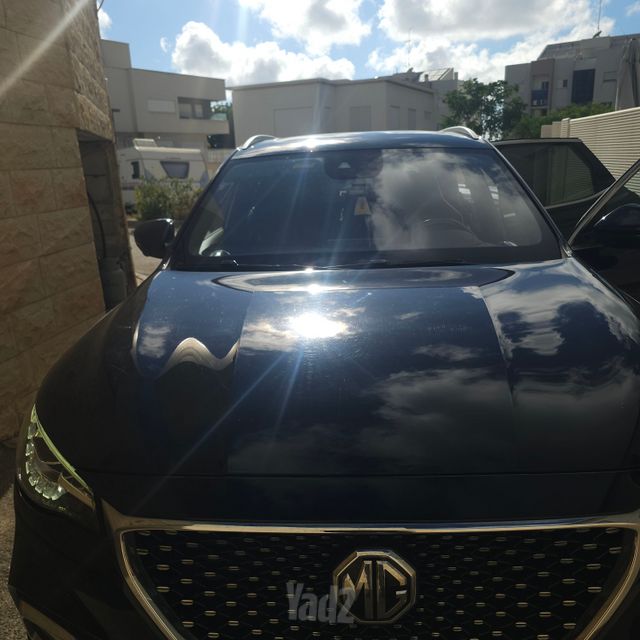 מודעת רכב אם ג'י EHS PHEV