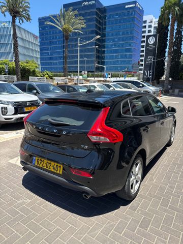 וולוו V40