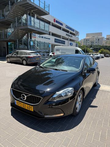 וולוו V40