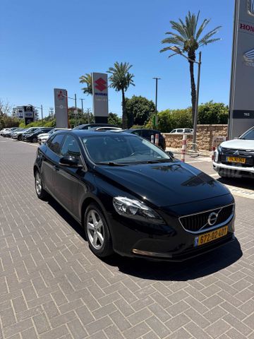 וולוו V40
