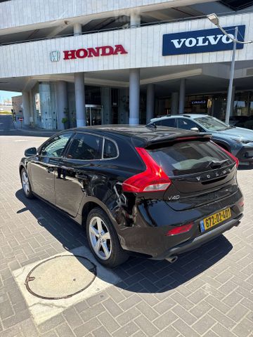 וולוו V40