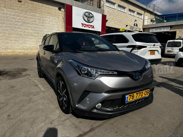 מודעת רכב טויוטה C-HR
