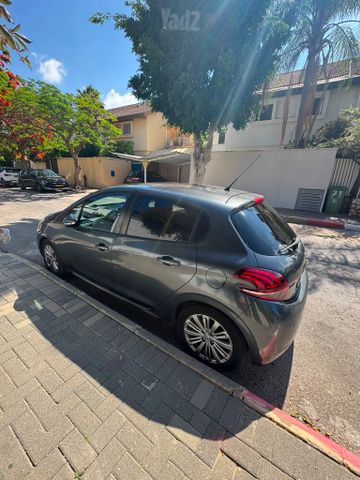 פיג'ו 208