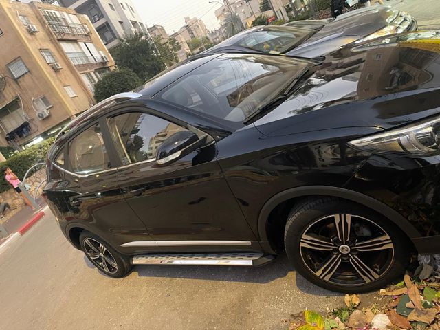 אם ג'י ZS