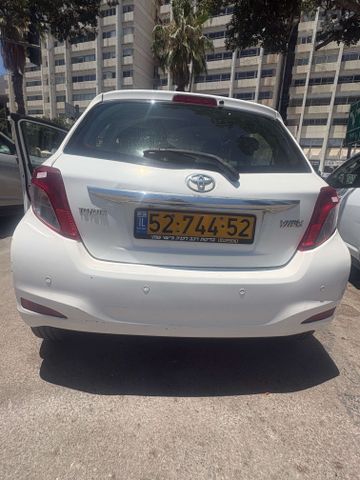 טויוטה יאריס