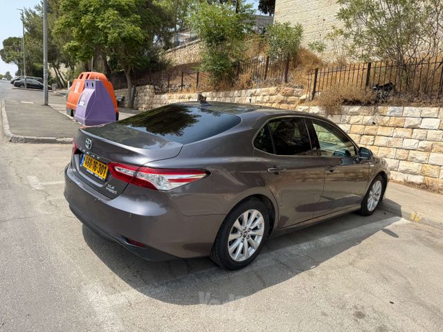 טויוטה קאמרי