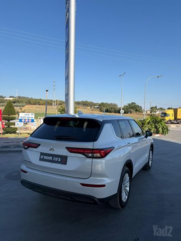 מיצובישי אאוטלנדר