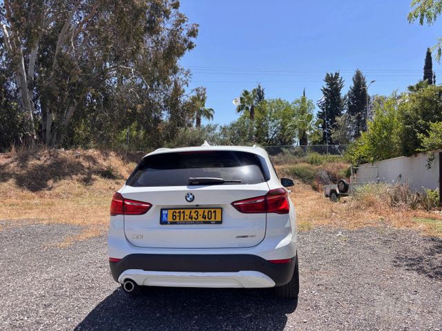 ב מ וו X1