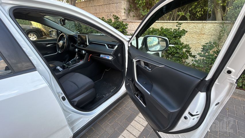 טויוטה RAV4