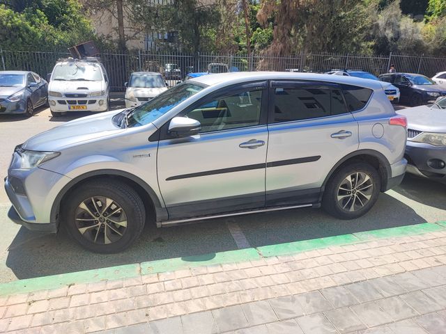 טויוטה RAV4