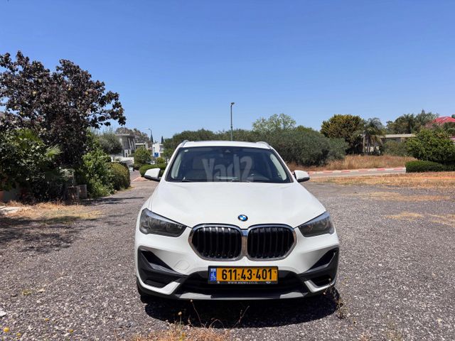 ב מ וו X1