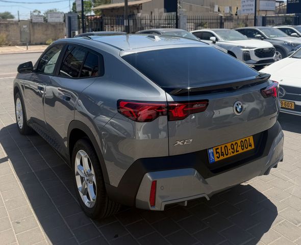 ב מ וו X2