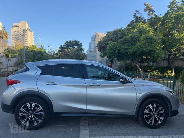 אינפיניטי QX30