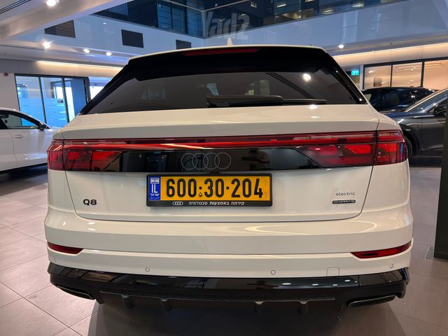 אאודי Q8